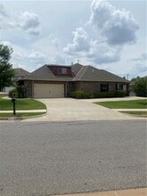 Building Photo - 2817 Marigold Ln