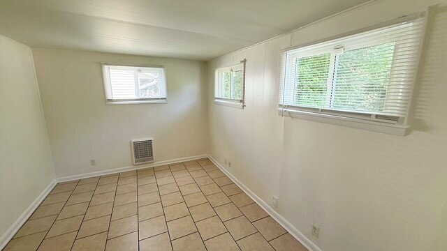 Building Photo - EAST SIDE 3 BEDROOM RANCH HOME AVAILABLE NOW!