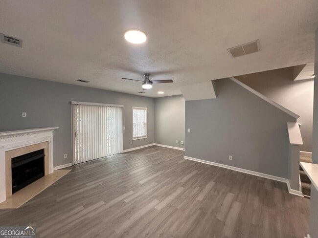 Building Photo - 2025 Austin Park Cir