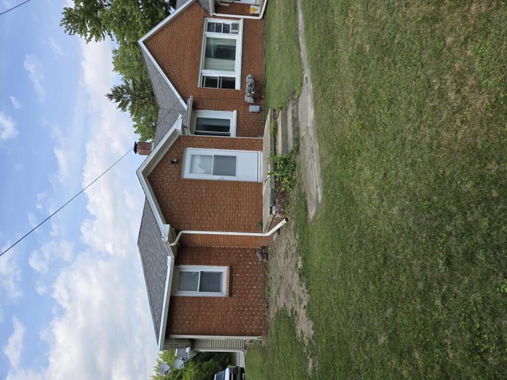 Foto principal - 1364 W Midland Rd