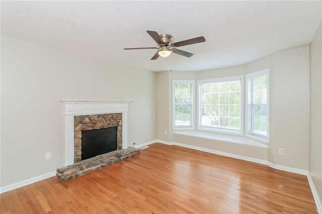 Foto del edificio - 100 Ivy Glen