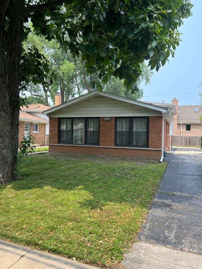 Building Photo - 240 Glenview Rd