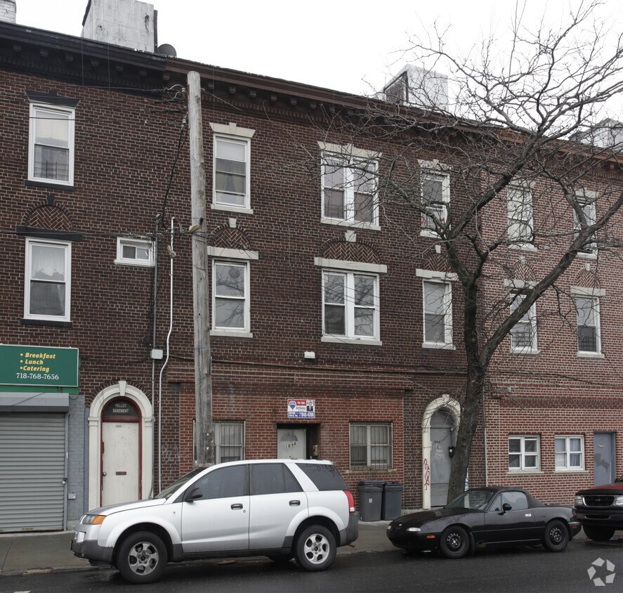 Foto principal - 18-64 Flushing Ave