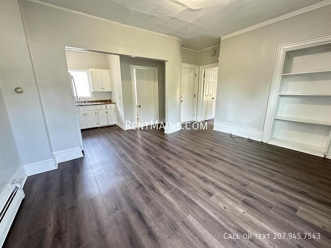 Building Photo - 254 Elm St