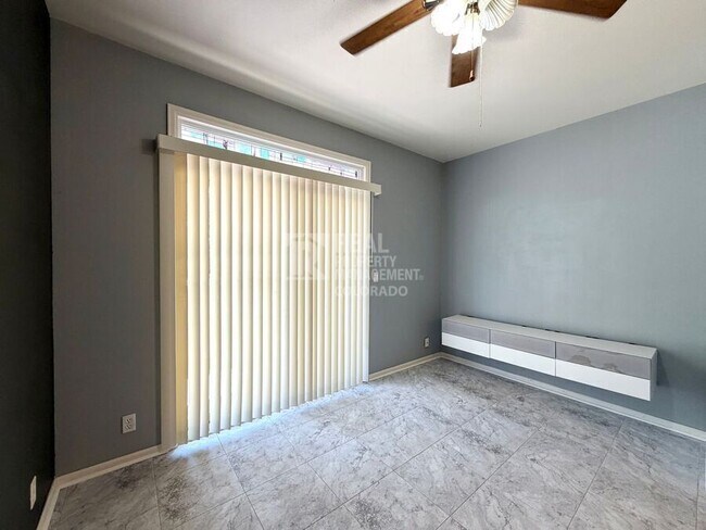 Foto del edificio - 8500 E Jefferson Ave
