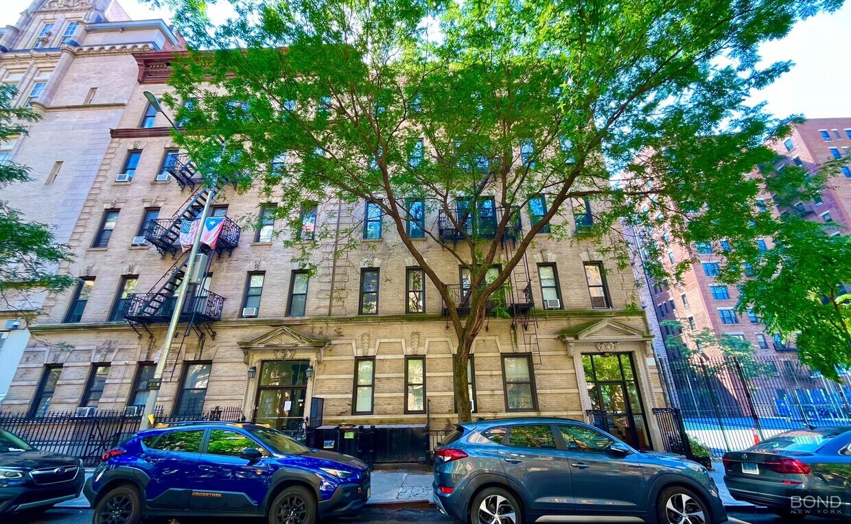 Foto principal - 244 W 109th St