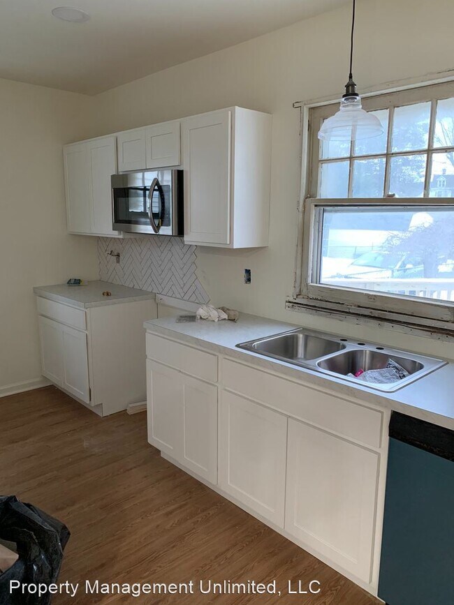 Building Photo - 2 br, 1 bath House - 35 E 8th Ave