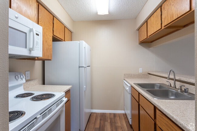 1BR, 1BA - 531 SF - EPERNAY APARTMENTS