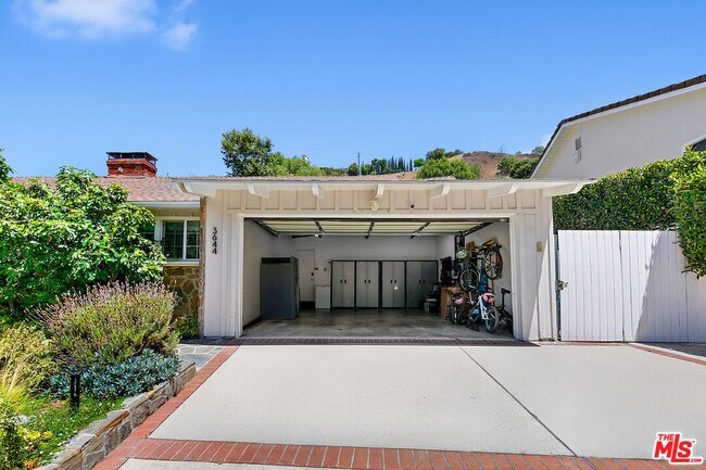 Foto del edificio - 3644 Goodland Ave