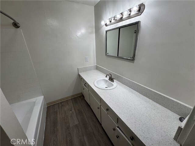 Foto del edificio - 475 E Cypress Ave
