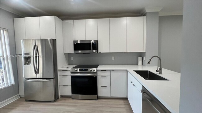Foto del edificio - 12203 SW 6th St