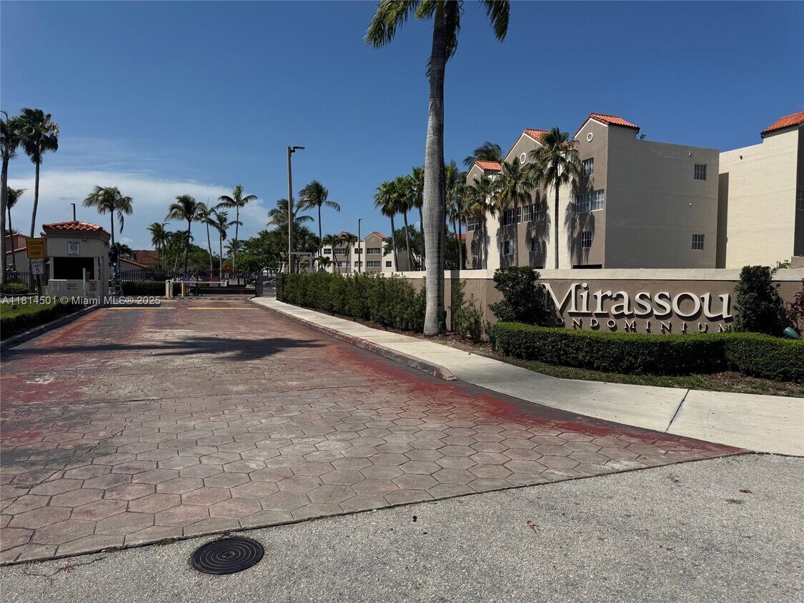 Foto principal - 6195 NW 186th St