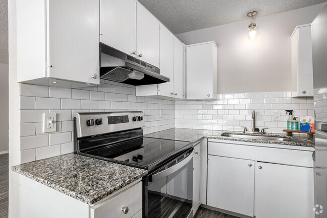 2BR, 1BA - 800SF - Kitchen - Edge at 40 Townhomes & Apartments