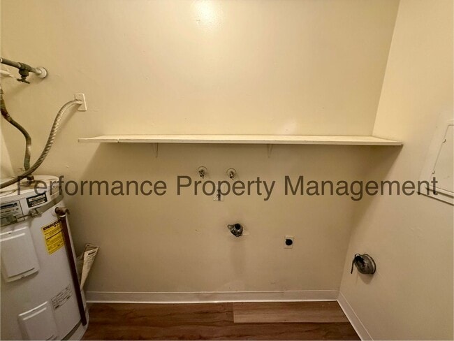 Building Photo - 5060 Easton Dr