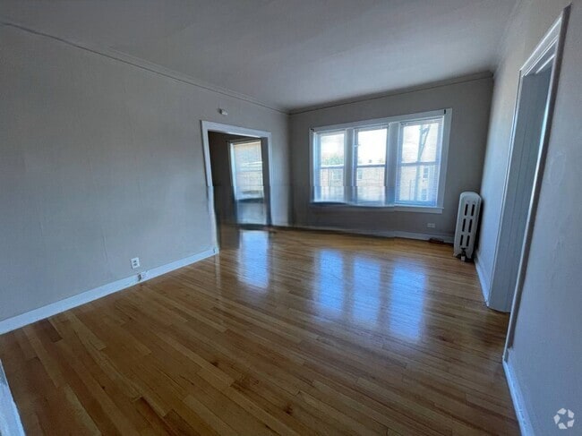 Building Photo - 1319 W Estes Ave
