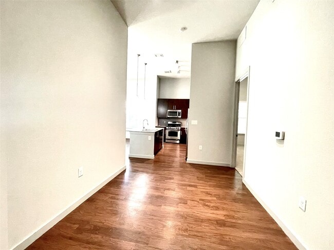 Foto del edificio - 2525 McCue Rd