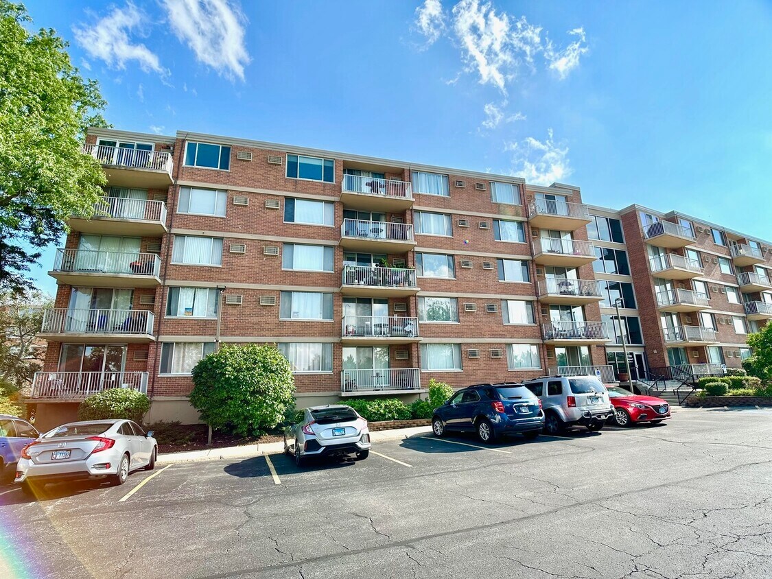 2200 S Stewart Ave Unit 3F, Lombard, IL 60148 Condo for Rent in