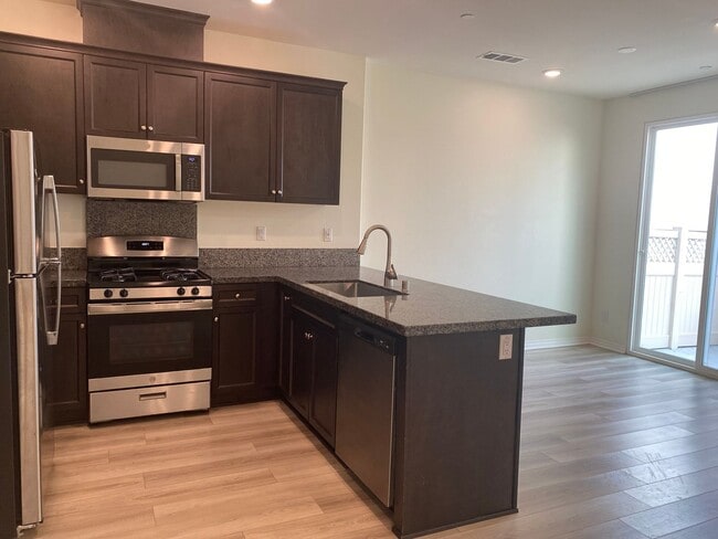 Building Photo - NEWER Home for Lease in Murrieta!!! HOA Pool!