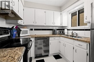 Building Photo - 58 Short St