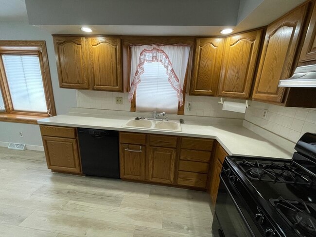 Foto del edificio - 1210 Woodridge Dr