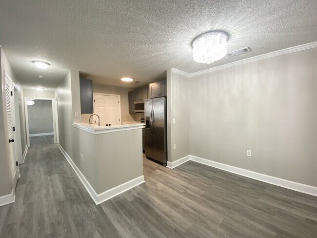 Foto del edificio - Renovated Two-Bedroom Condo for Rent!