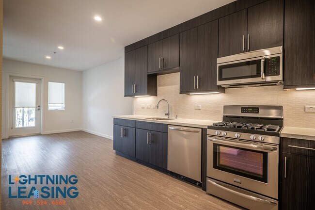 Foto del edificio - 11405-11405 Chandler Blvd
