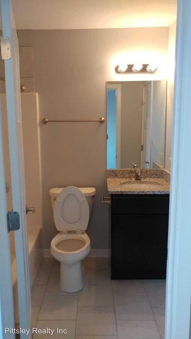 Building Photo - 2 br, 2 bath Apartment - 940 Regent Drive