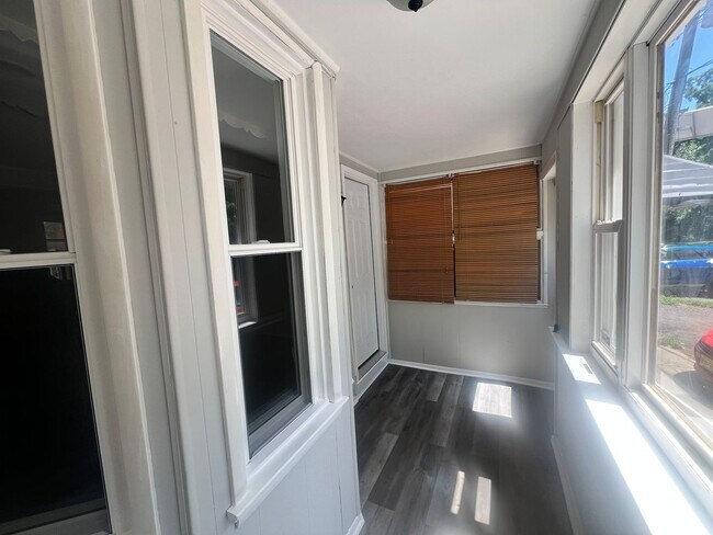 Foto del edificio - Beautiful, remodeled house nice close to e...
