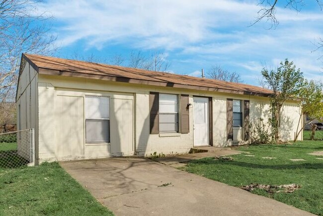 Building Photo - 4424 Cochise Dr