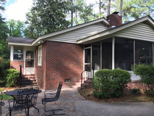 Building Photo - 805 E Rollingwood Rd