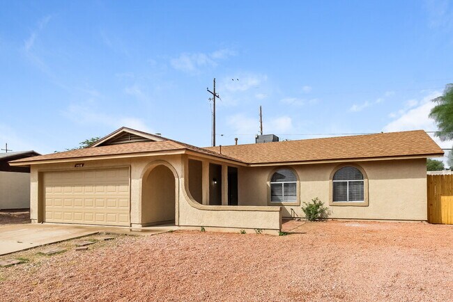 Building Photo - 1418 S Gecko Rd