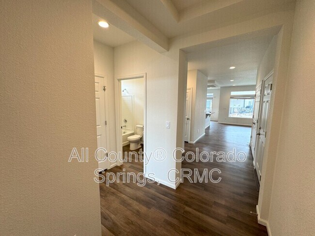 Foto del edificio - 6052 Torrisdale Vw