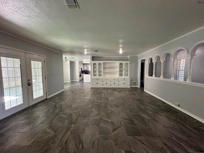 Building Photo - 4513 Martinique