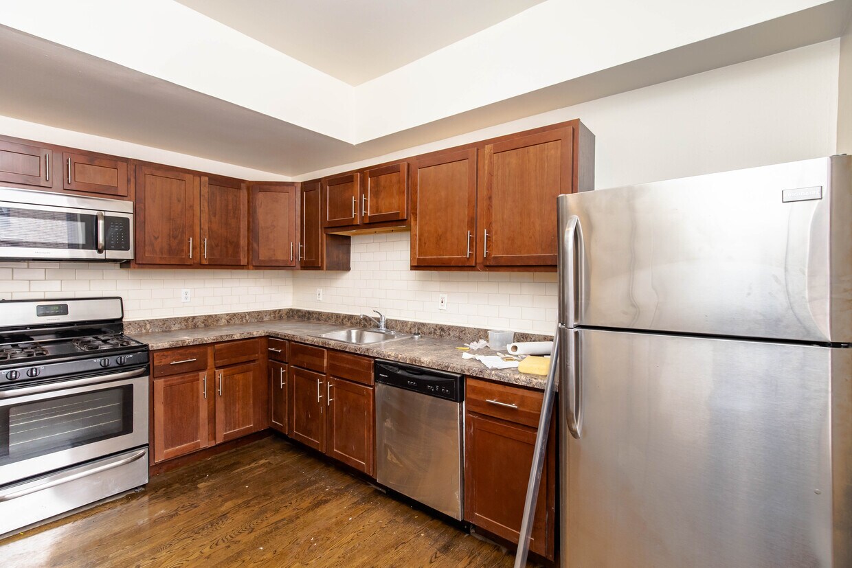 Foto principal - 909 W Agatite Ave
