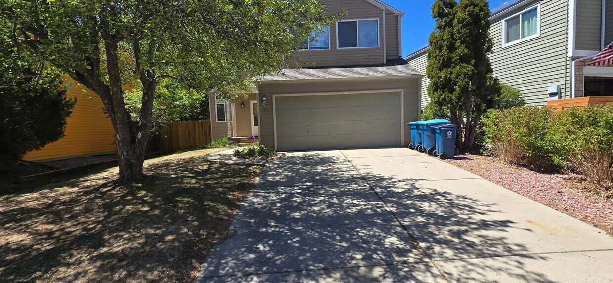 Charming 4-Bed Home in Louisville features bright, open living space, with open deck & garden! - Charming 4-Bed Home in Louisville features bright, open living space, with open deck & garden!