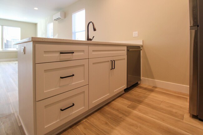 Building Photo - COMMERCIAL1725