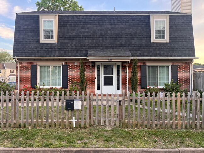Building Photo - 1501 Antler Cir
