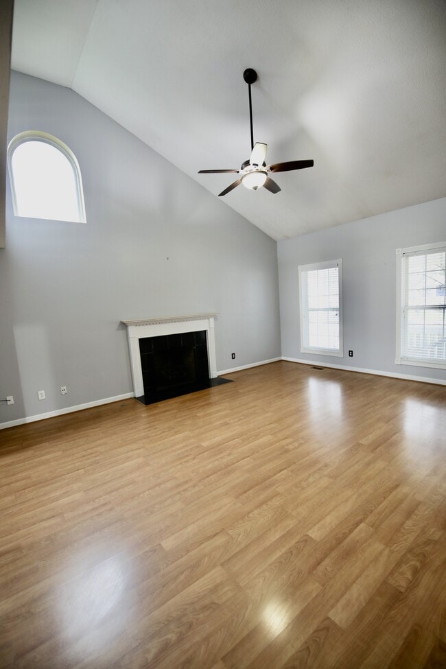 Foto del edificio - 4400 Greensbury Dr