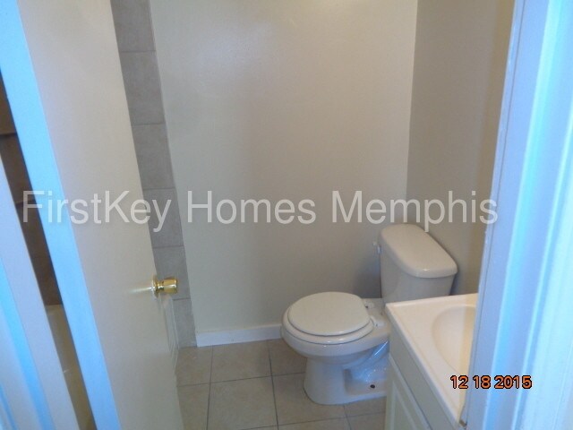 Building Photo - 612 Leavert Ave