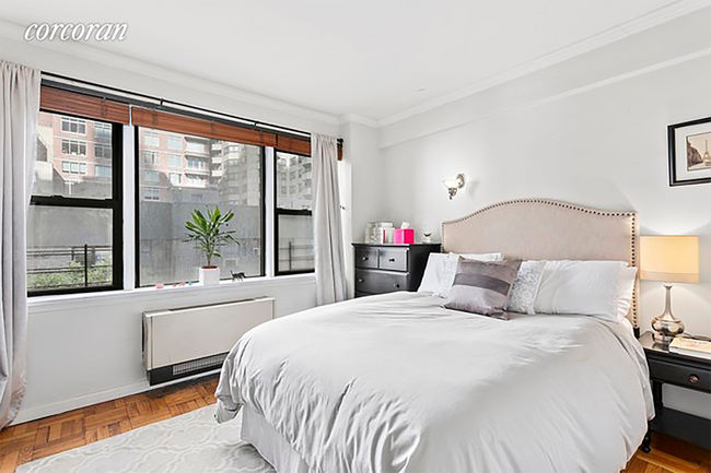 Foto del edificio - 240 E 46th St