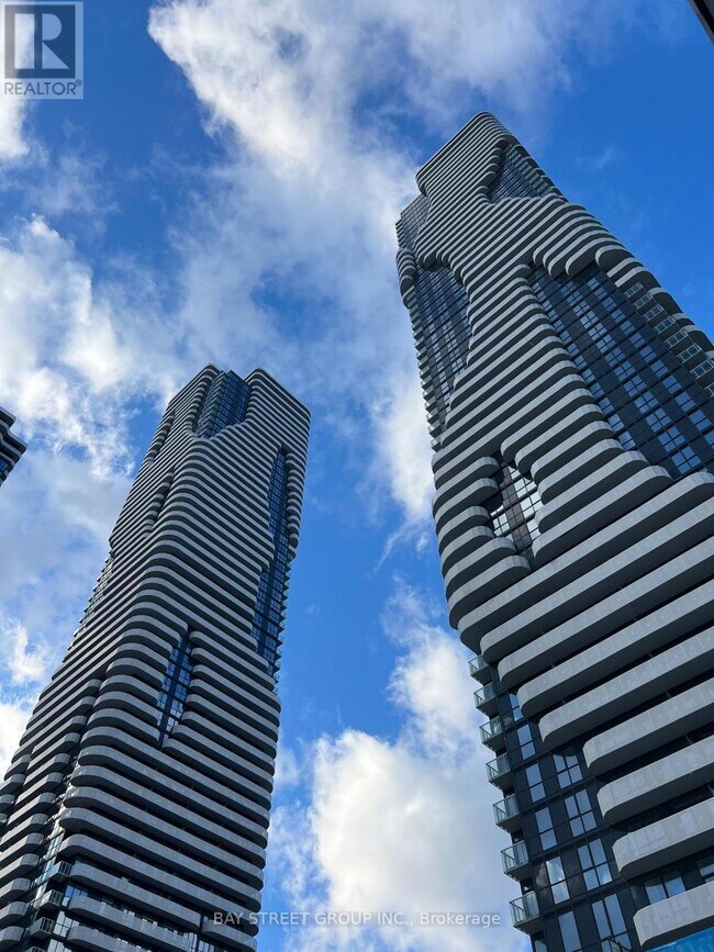 Photo du bâtiment - 8 Interchange Wy