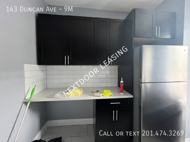 Foto del edificio - 143 Duncan Ave