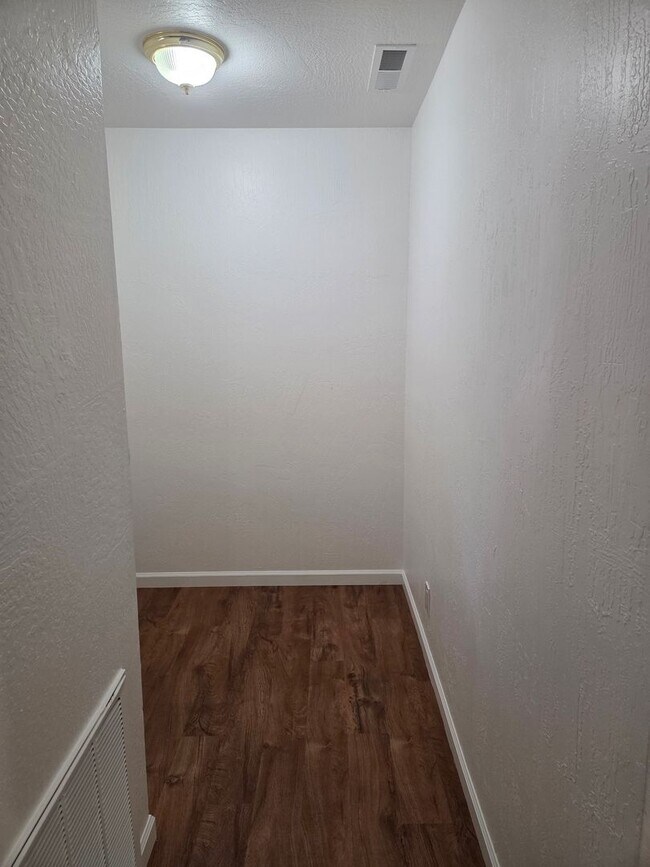 Foto del edificio - 3-Bedroom Condo Near Columbia Jr. College