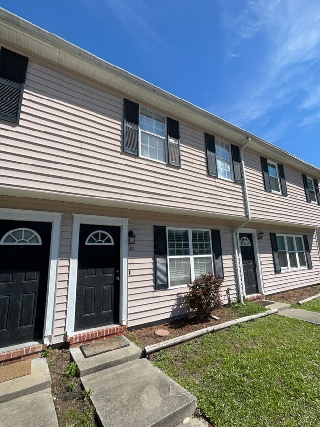 Building Photo - 1100 Pineland Ave