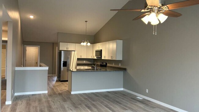 Building Photo - 1078 N 170th Ave
