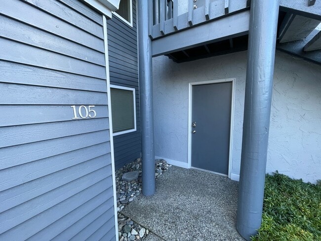 Building Photo - 2001 Skyline Way
