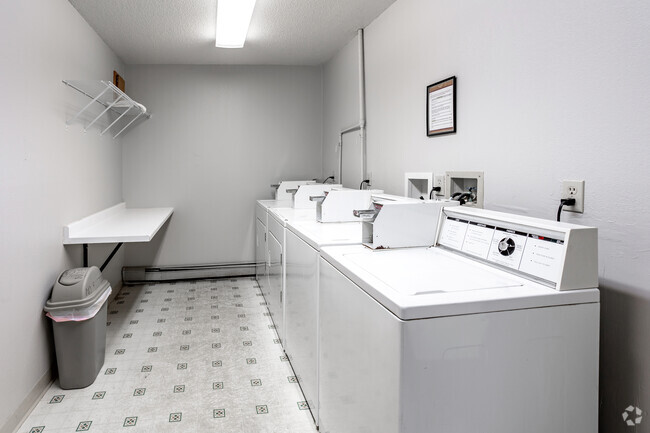 Laundry Room - Ridgewood Manor Partnership