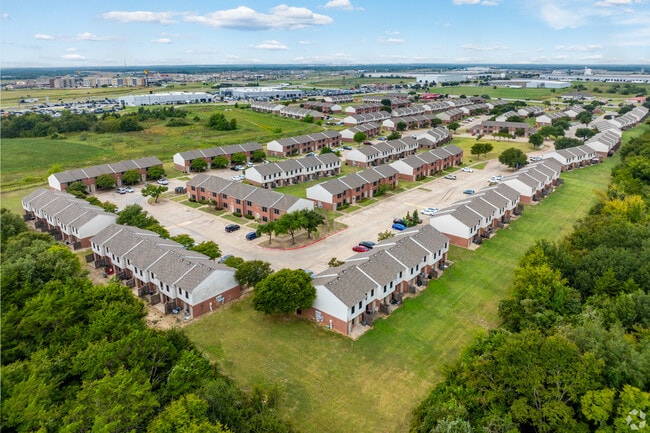 Building Photo - Heather Lane & Tiffany Square Apartments