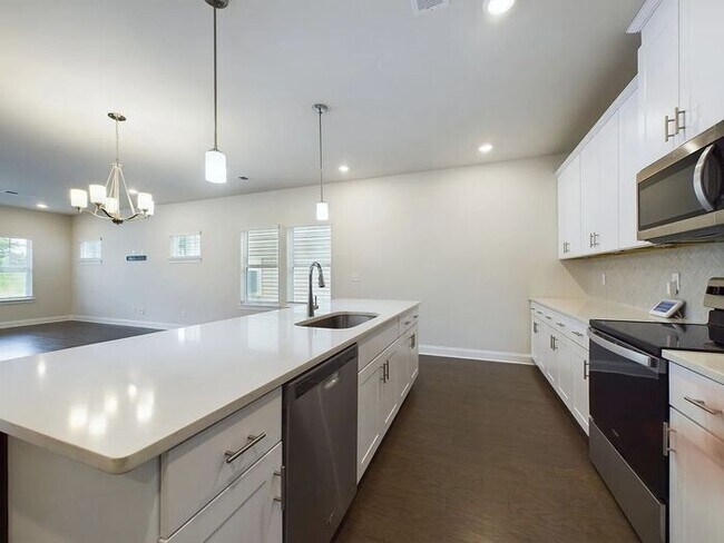 Foto del edificio - 3 Bed/2.5 Bath Beautiful Newer Constructio...