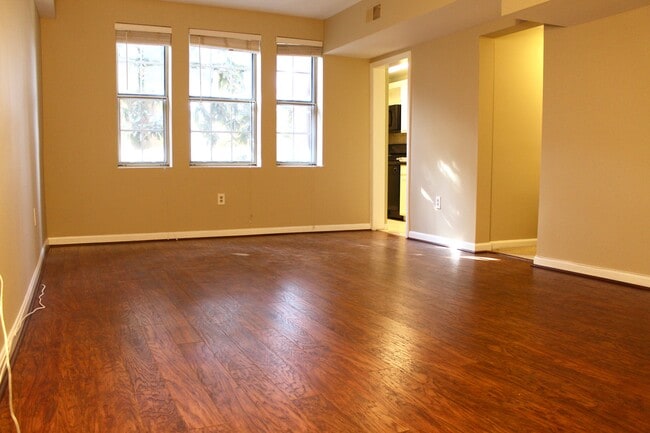 Living Room - 1817 N Rhodes St